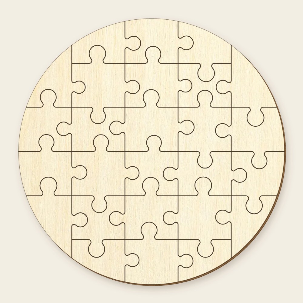 Runde Holzscheibe mit 26 Puzzleteilen in einem geraden Raster mit runden Nasen